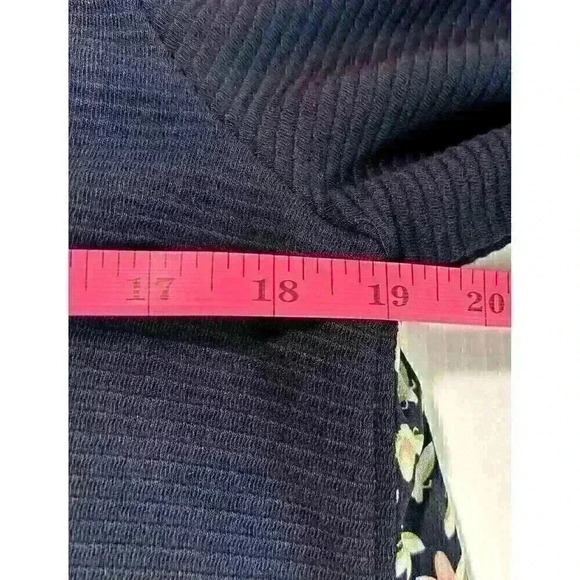 Ann Taylor Loft NWT SZ Medium Navy Blue Ribbed 3/4 Sleeve Blouse Top Hi Low Hem - Picture 4 of 9